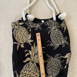 Black and Gold Pineapple Tote Bag
